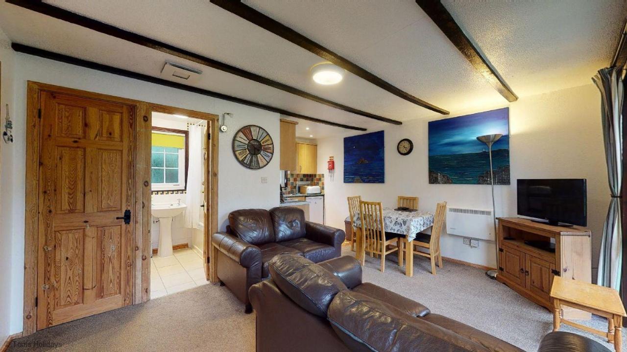 01 Tudor Court, Tolroy Manor Hayle Bagian luar foto